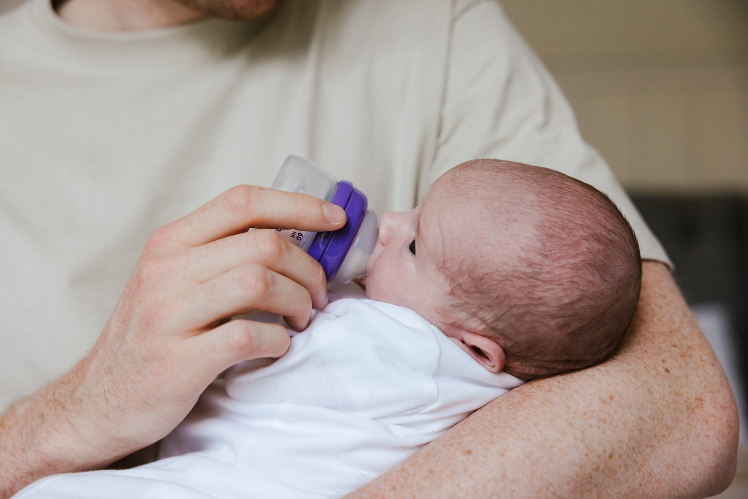 Kako dojenčka pristaviti na stekleničko