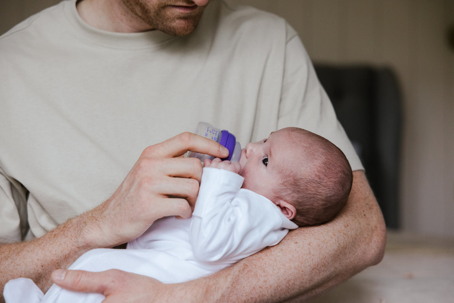 Paced bottle feeding: kaj je in zakaj je pomemben
