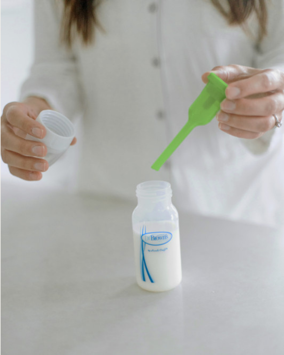 Plastična ozkovratna steklenička